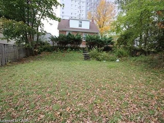 3rd image of 342 King St N
