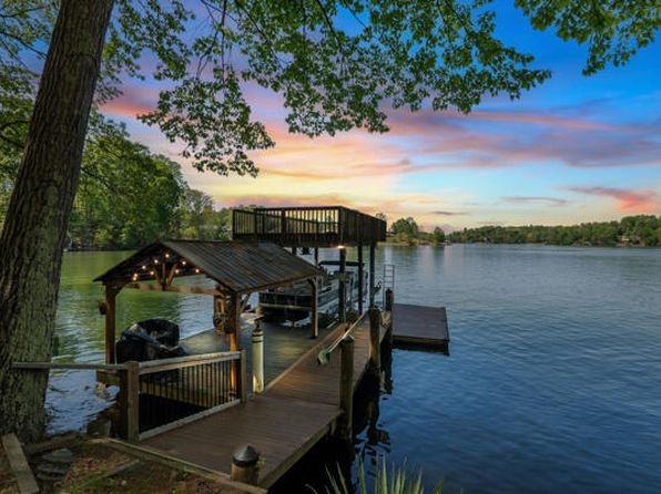 67 Overlook Rd, Hardy, VA 24101