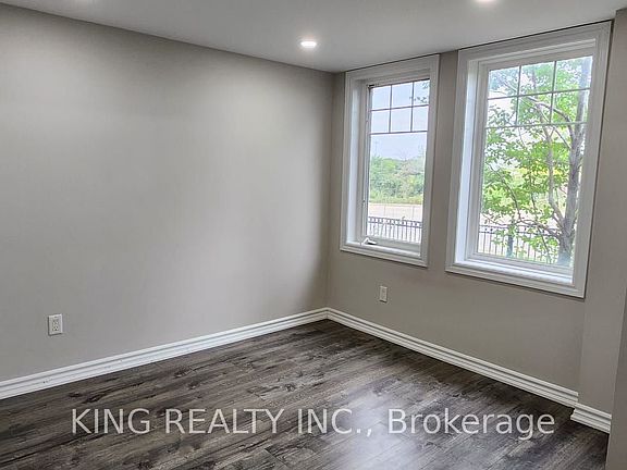 3rd image of 86 Magdalene Cres S