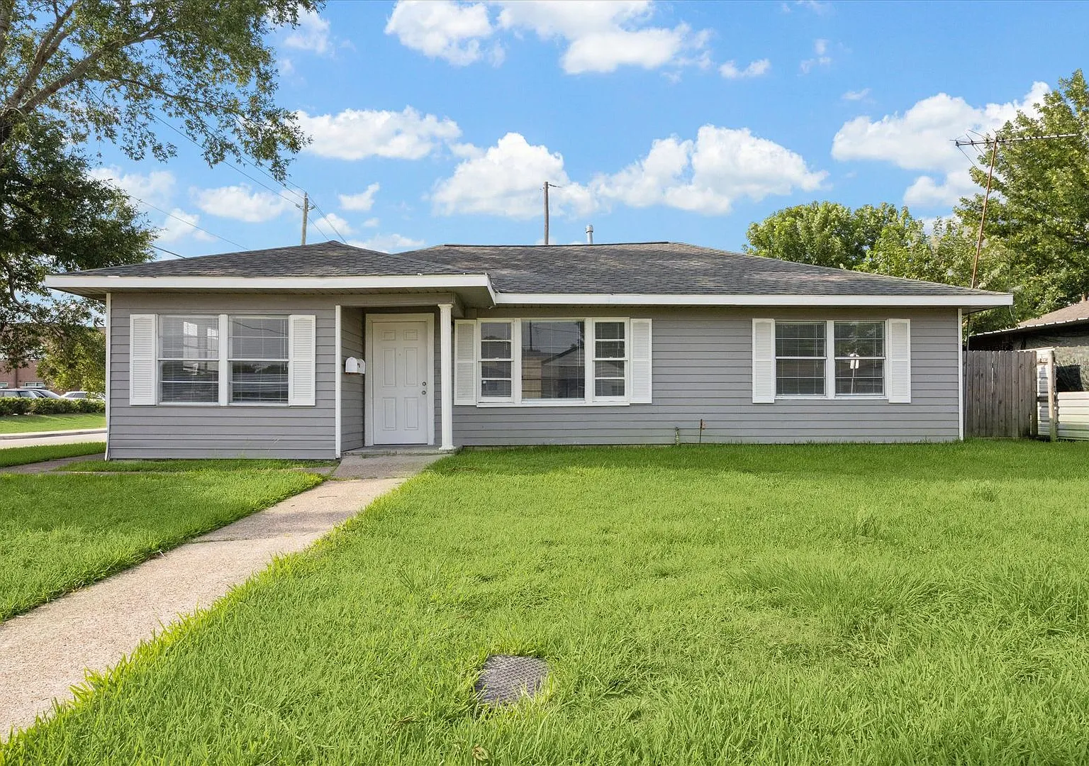 Pasadena Move-in Ready Home! — Photo 1