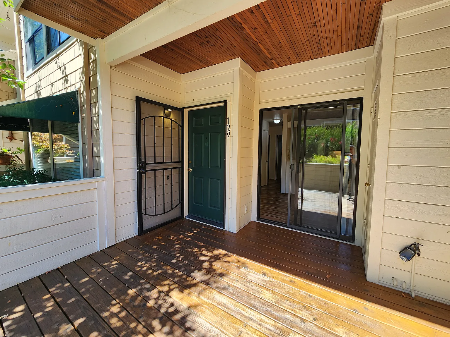 2 bed, 916 sqft, $2,300 — Photo 2