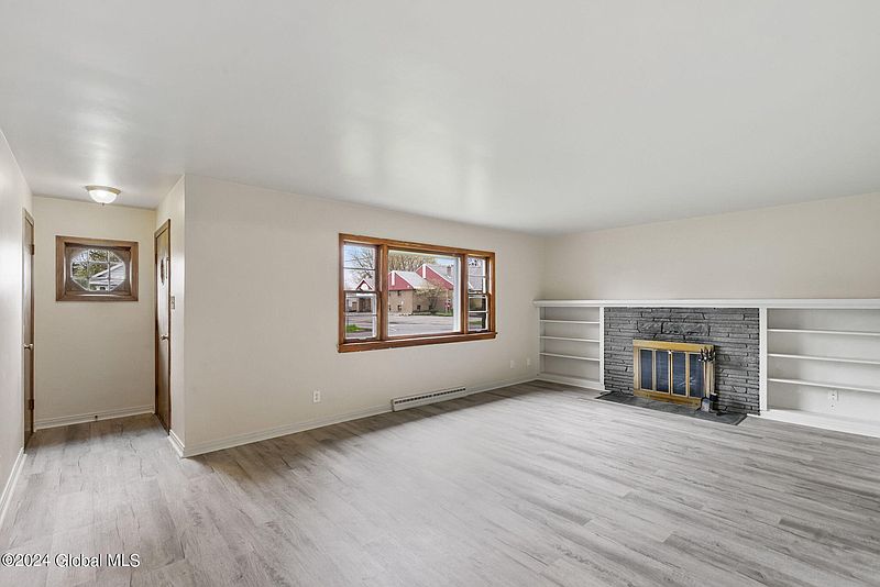 5th image of 618 Curry Road