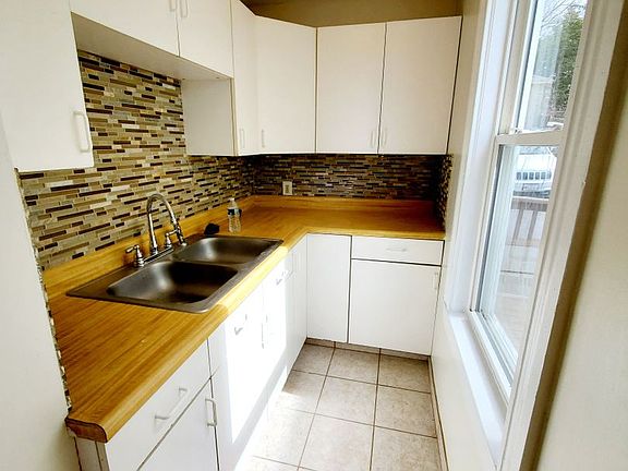 4th image of 48 Everard St #1