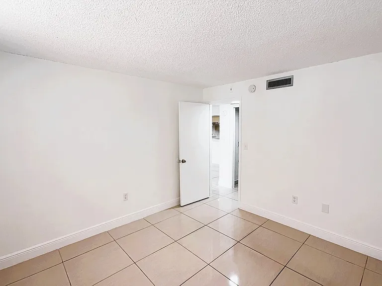 Pacifica Apartments — Photo 32