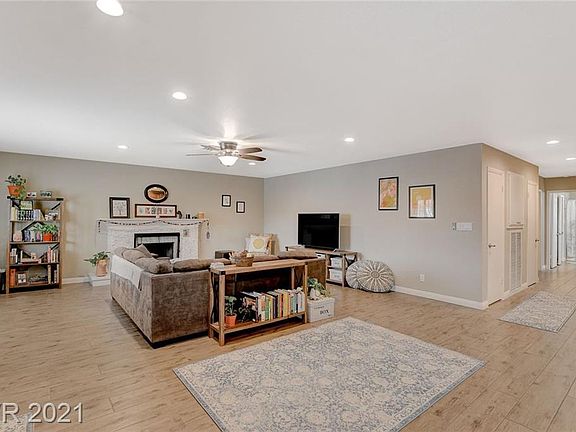 4th image of 3662 Barcelona St