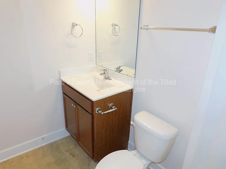 1427 Sawyer Ave — Photo 21