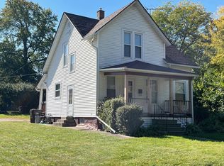 221 E Terra Cotta Ave, Crystal Lake, IL 60014