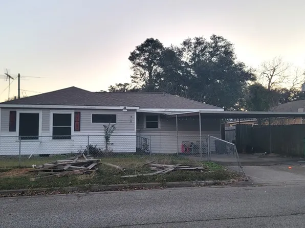 717 E Gulf St, Baytown, TX 77520