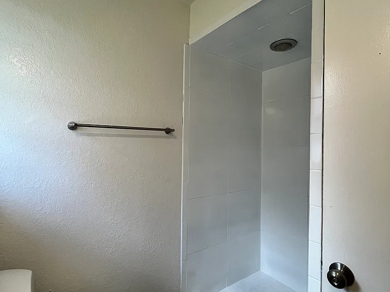 8818 NE 13th St — Photo 5