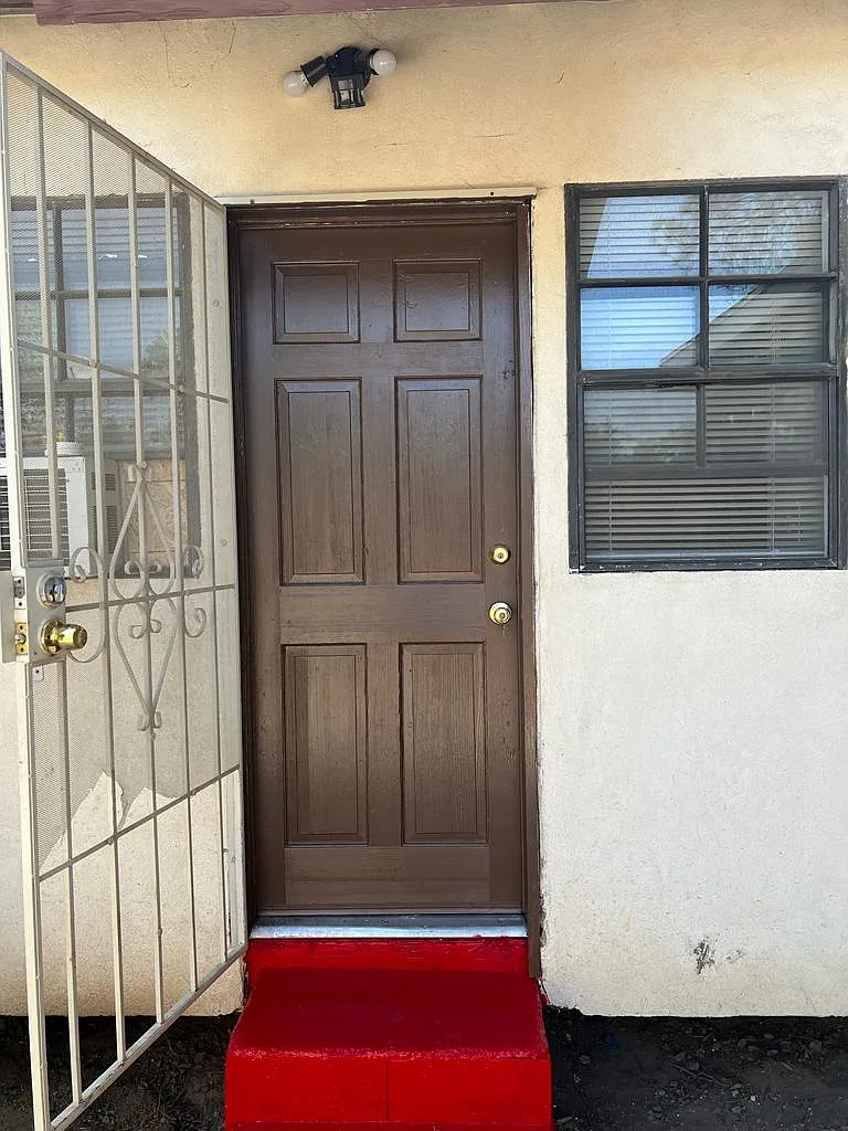 Studio, 200 sqft, $1,300 — Photo 2