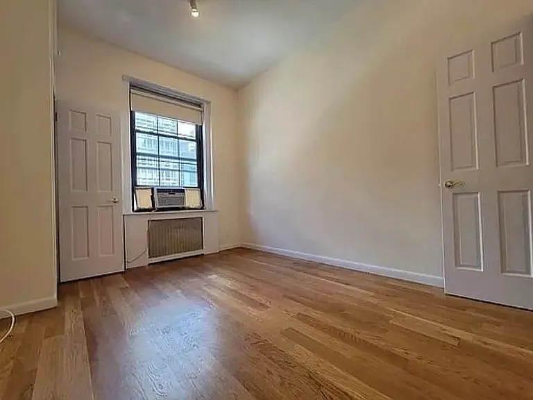 49 Park Ave #4T — Photo 3