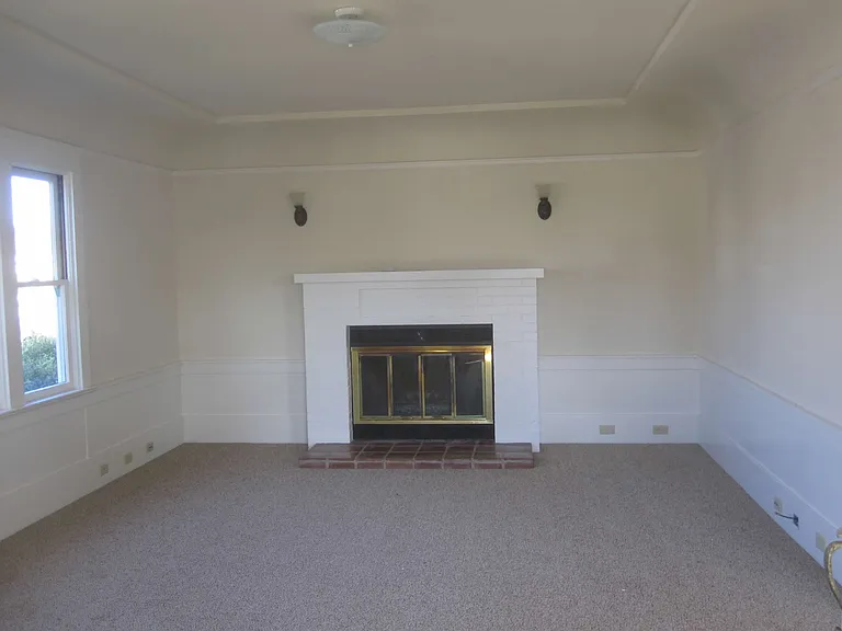 14 E High St — Photo 5