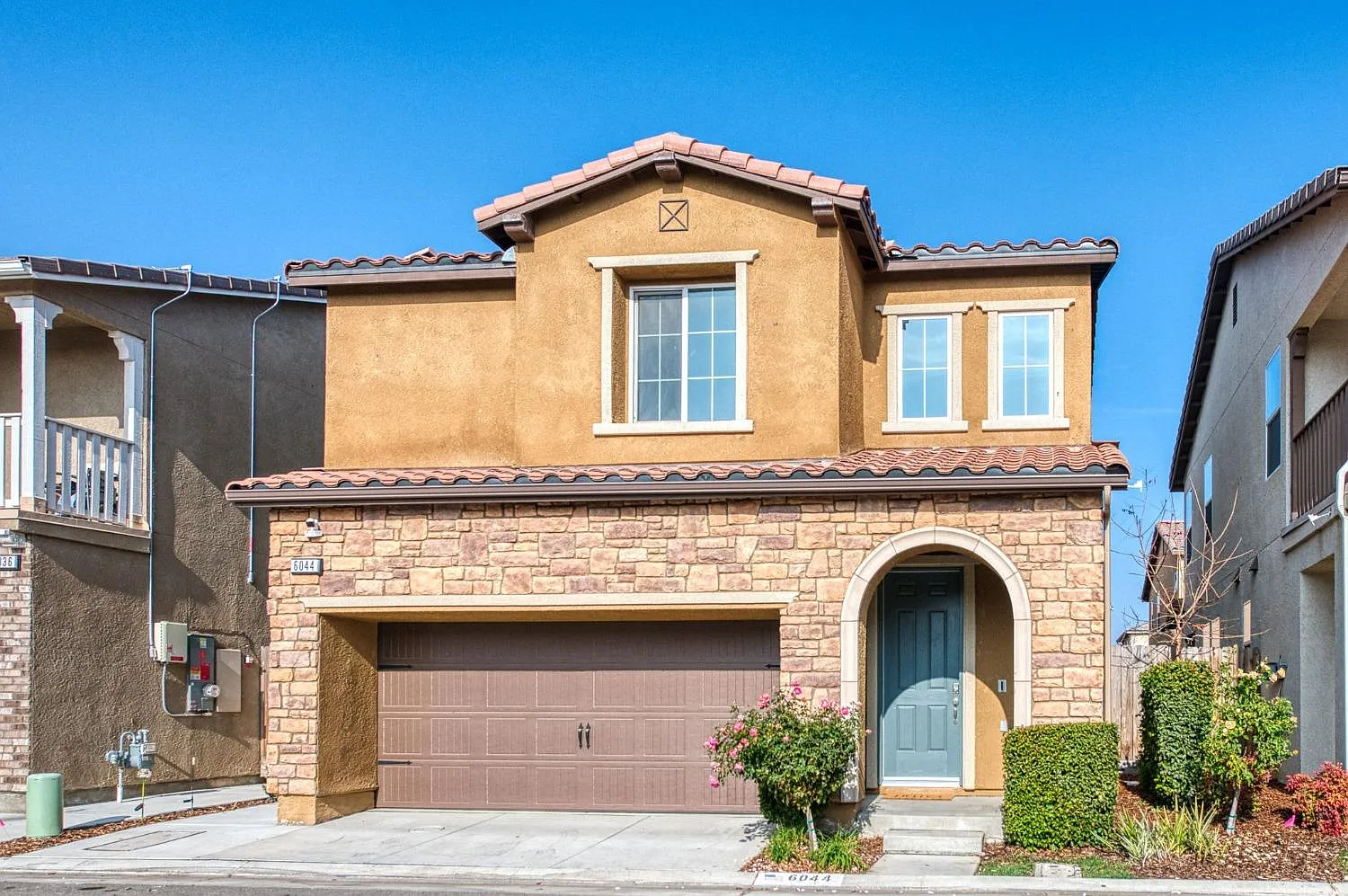 6044 E Bishop Ln photo 1