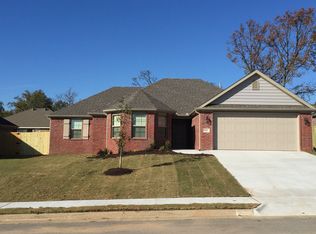 521 Carlson St, Centerton, AR 72719