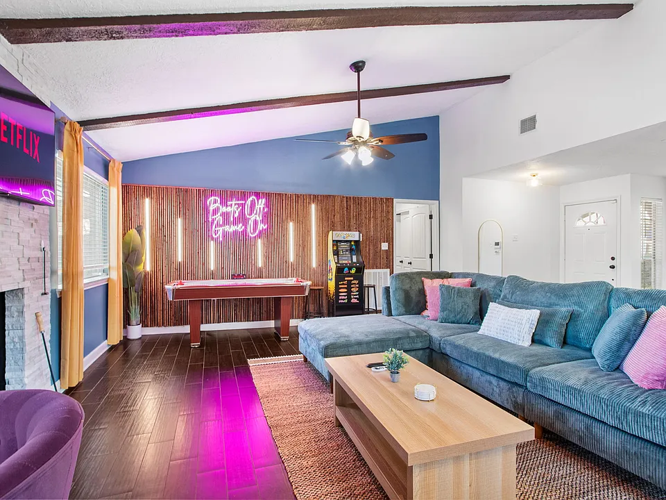 16911 Hibiscus Ln