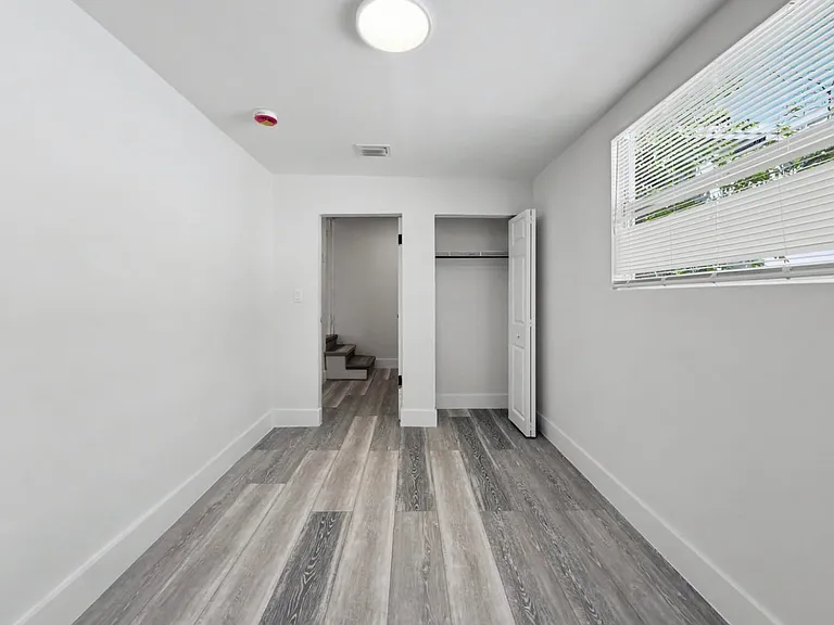 228 NW 39th St — Photo 23
