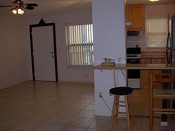 5th image of 240 Collins Ave APT 4D