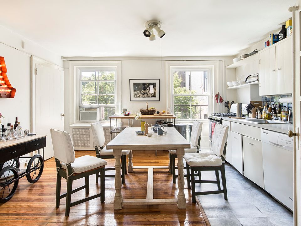 1st image of 294 W 11th St #3