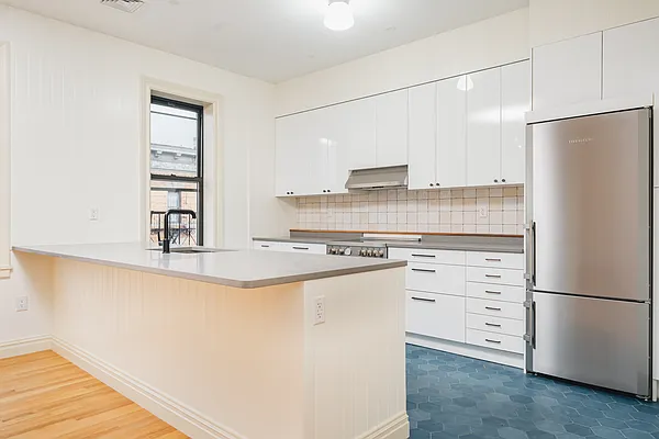 Rented by Compass | media 21