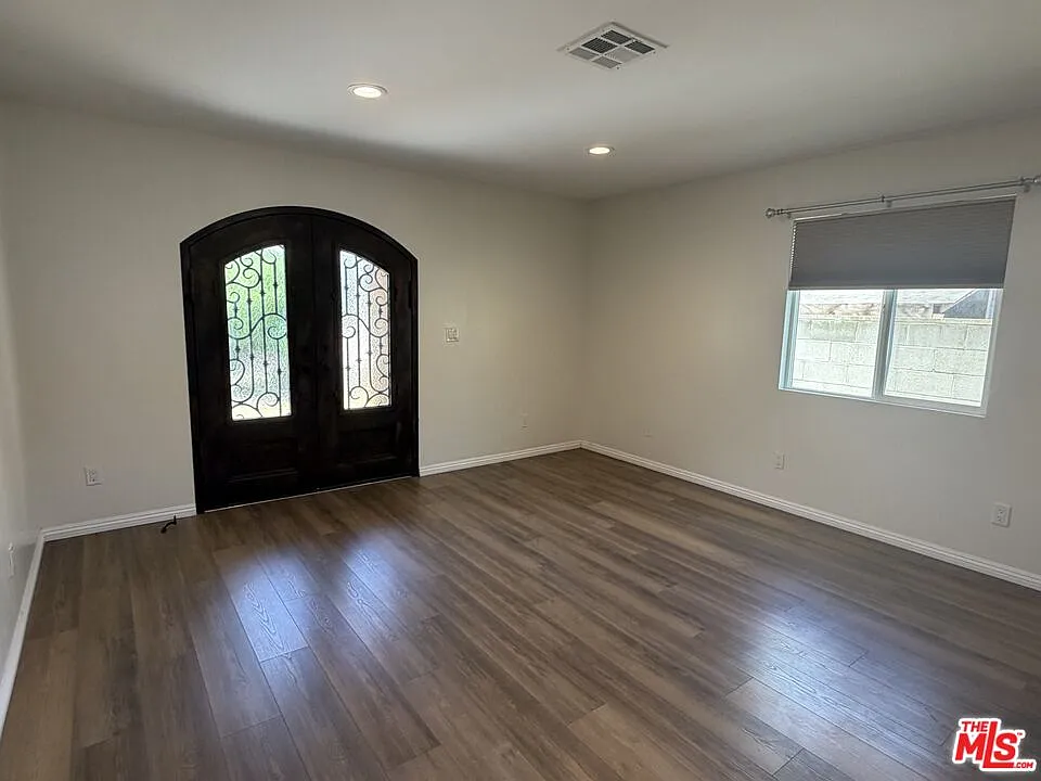 3 bed, 1200 sqft, $4,000 — Photo 3