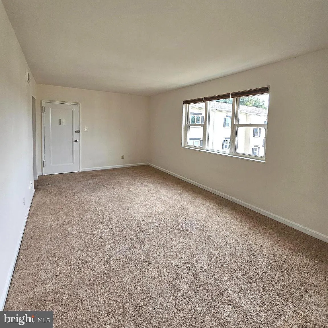3045 Patrick Henry Dr — Photo 3