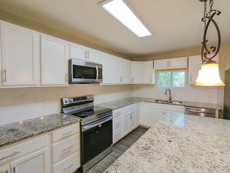 1222 S Peachtree Rd — Photo 4