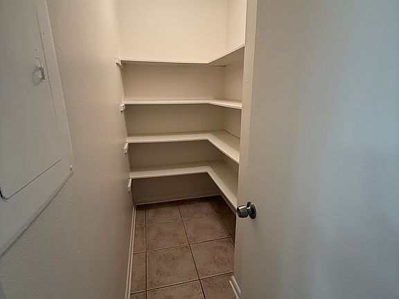 4th image of 4911 York St APT 4