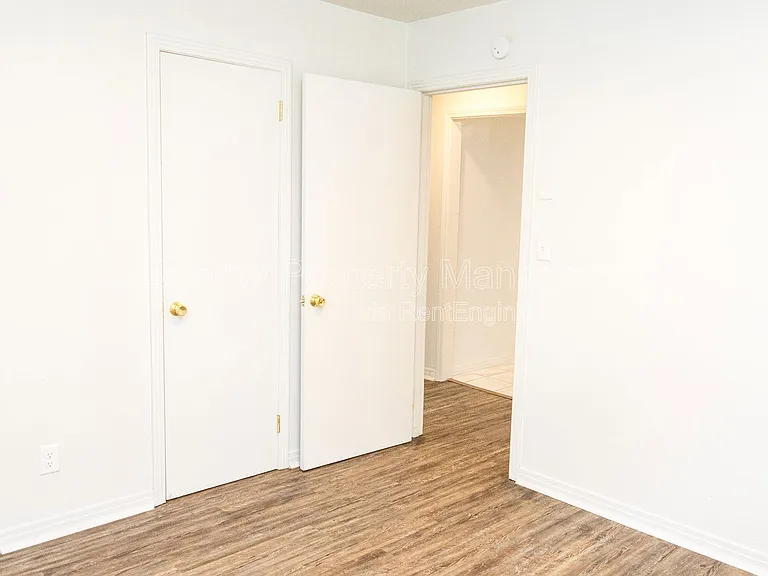 2027 Lee St — Photo 8