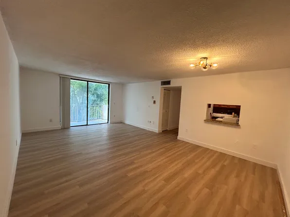 1673 Bay Rd APT 405, Miami Beach, FL 33139