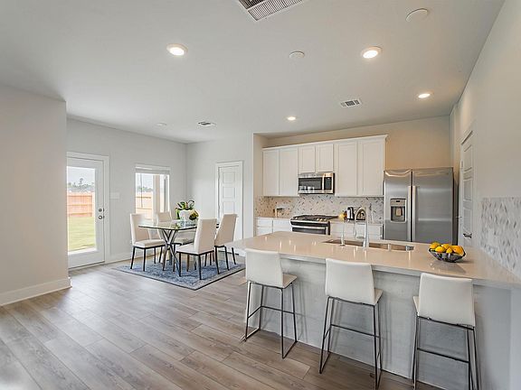3rd image of 10530 Preserve Way