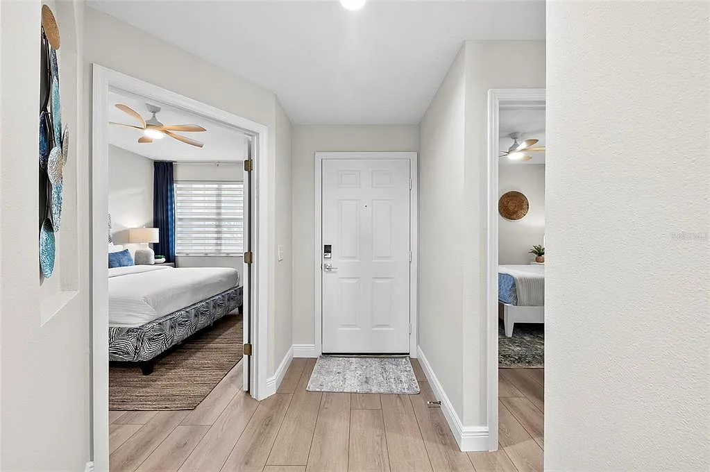 2 bed, 2.0 bath, 1324 sqft, $4,300 — Photo 3