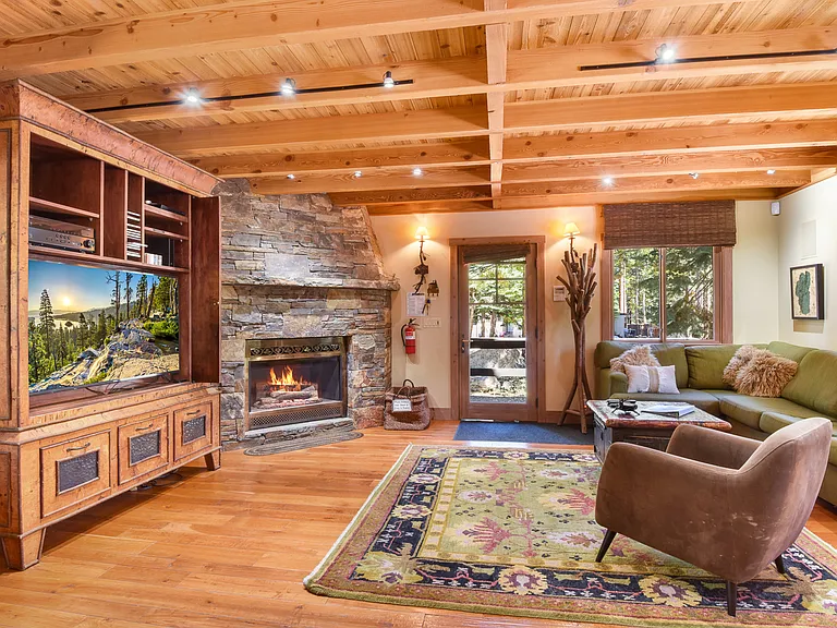 5627 Victoria Rd — Photo 4