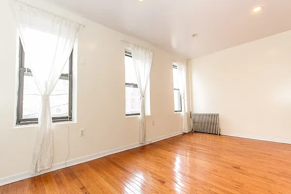 Rented by Twyford Real Estate | media 27