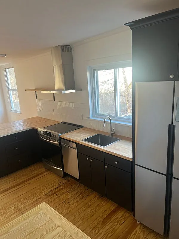 2 bed, 1.0 bath, 1200 sqft, $2,075 — Photo 4