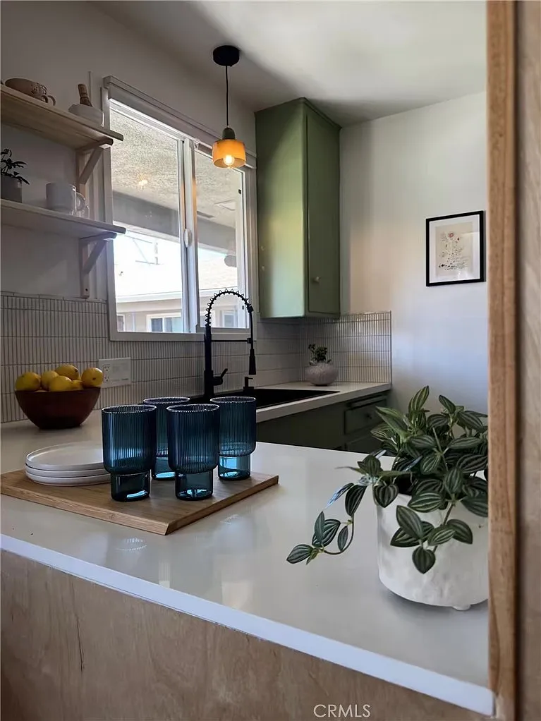 1 bed, 687 sqft, $2,400 — Photo 4