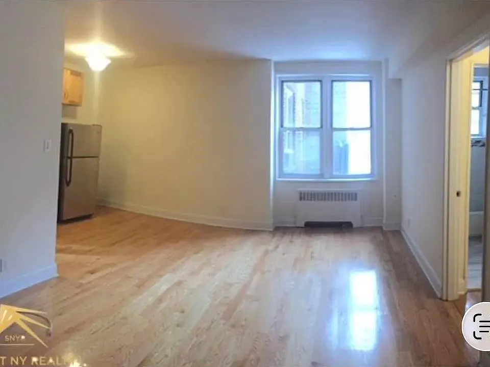 215 E 7th St #4W