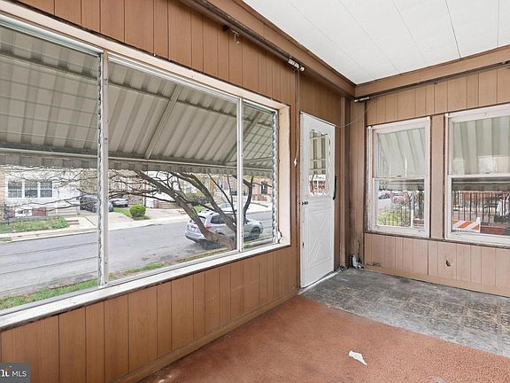 4th image of 537 Robbins St