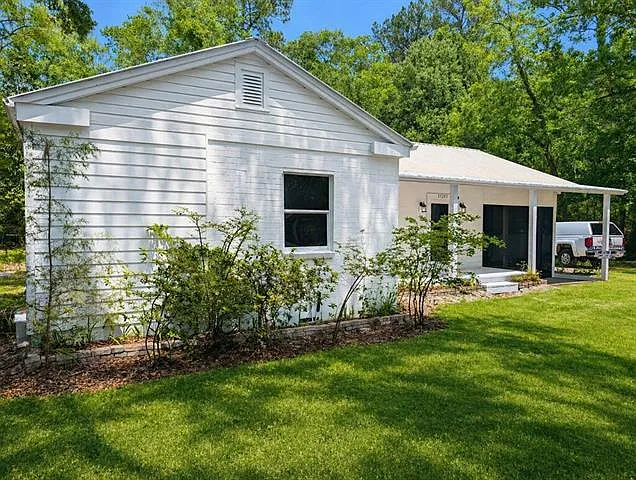 35283 Fleetwood Dr — Photo 2