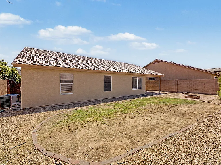 930 E Harwell Rd — Photo 37