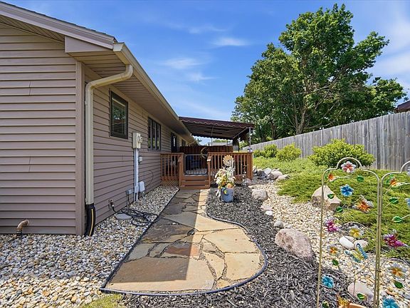 2nd image of 151 Manor Cir