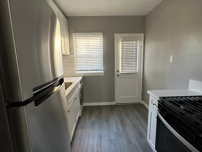 828 Linden Ave #2 — Photo 6