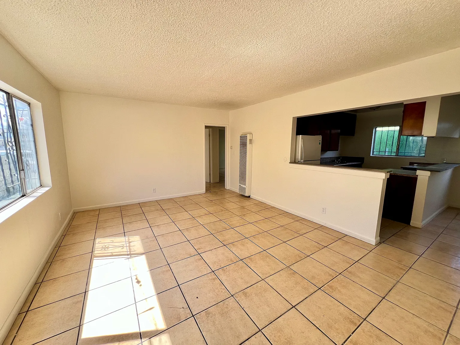 2 bed, 650 sqft, $1,800 — Photo 2