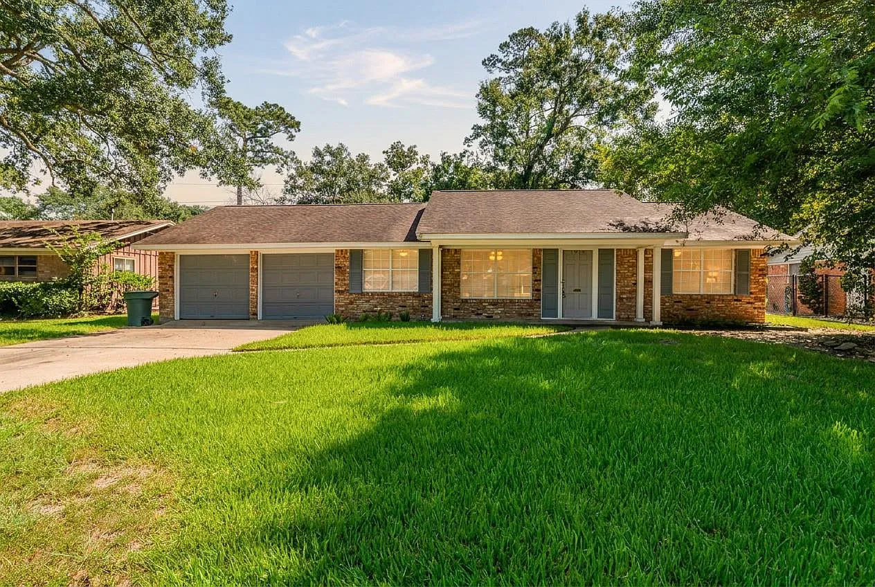 3 bed, 2.0 bath, 1414 sqft, $1,700 — Photo 1