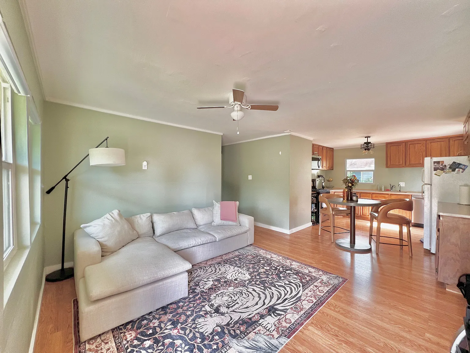 3 bed, 858 sqft, $1,895 — Photo 4