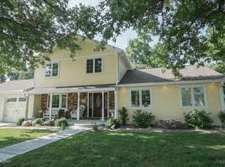 3143 Woodridge Blvd, Grand Island, NE 68801