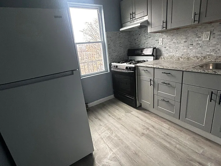 51 Linden St — Photo 6