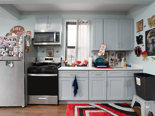 2311 Creston Avenue image 3 of 6