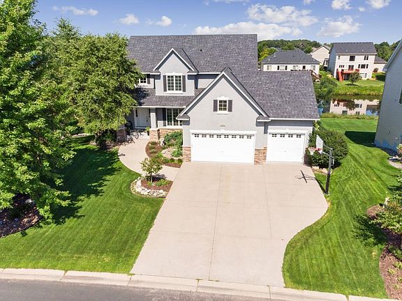 3rd image of 2822 Aspen Lake Dr NE
