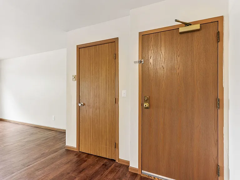 Woodfield Heights Apartments — Photo 39