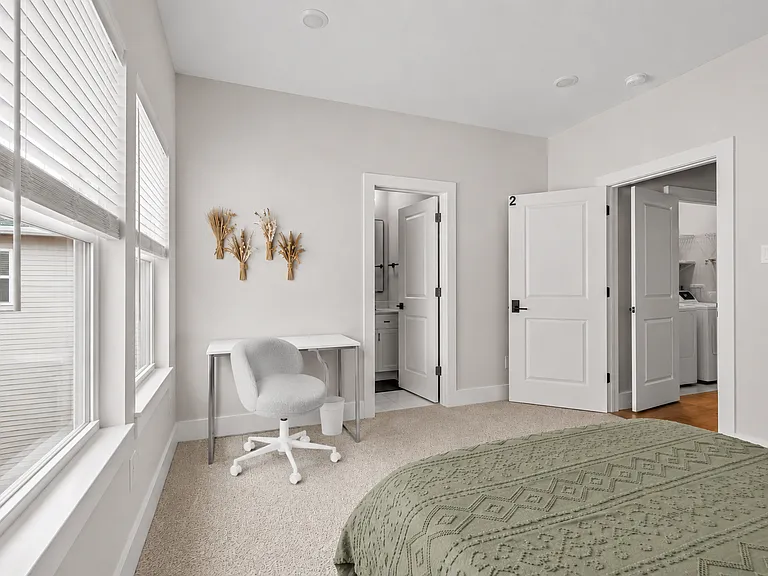 1206 Moody St — Photo 3